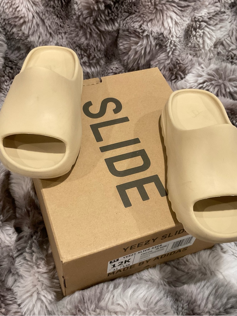 Yeezy Slide Kids Sandals in Light Tan